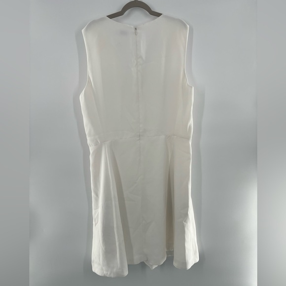 Vince v-neck sleeveless dress in off white - Picture 3 of 8